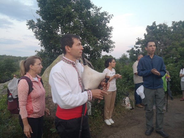 Десетки посрещнаха лятното слънцестоене на Мегалита