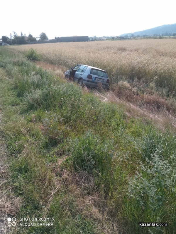 Бус, джип и учебна кола катастрофираха край Мъглиж