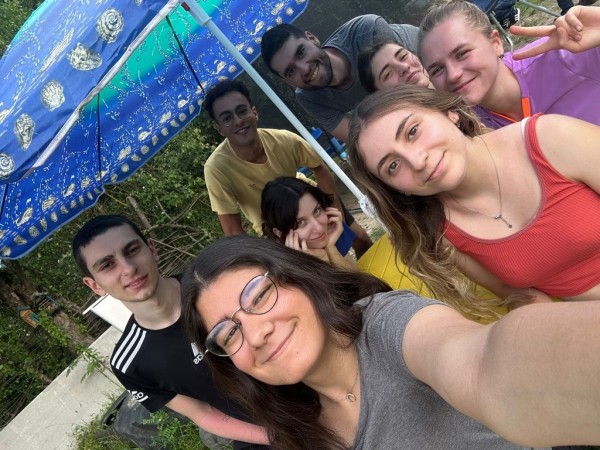 Новопристигналите доброволци на “Взаимопомощ“ започнаха работа по еко проекта на сдружението