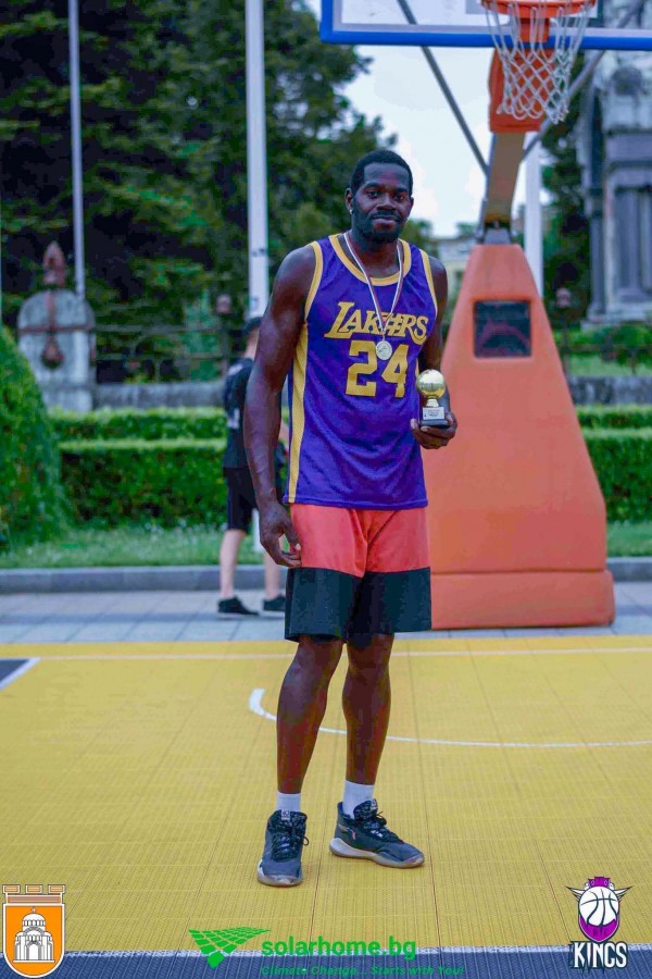 Отборът на казанлъшкият клуб “Кралете на Долината“ се класира втори на турнир по стрийтбол в Плевен