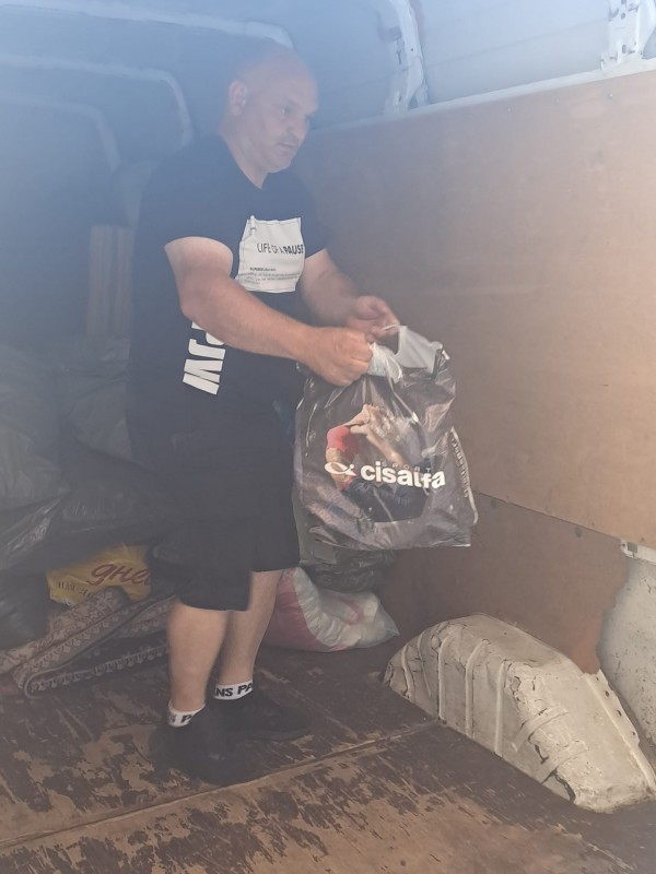 Енинци занесоха дарения на пострадите от наводненията в град Дунавци