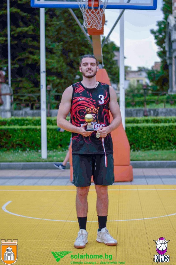 Отборът на казанлъшкият клуб “Кралете на Долината“ се класира втори на турнир по стрийтбол в Плевен