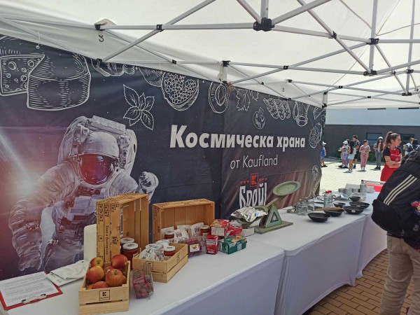 Казанлъчанките Милла Рачева и Геновева Трифонова посетиха Трето издание на фестивала “Ало, Космос“ в София