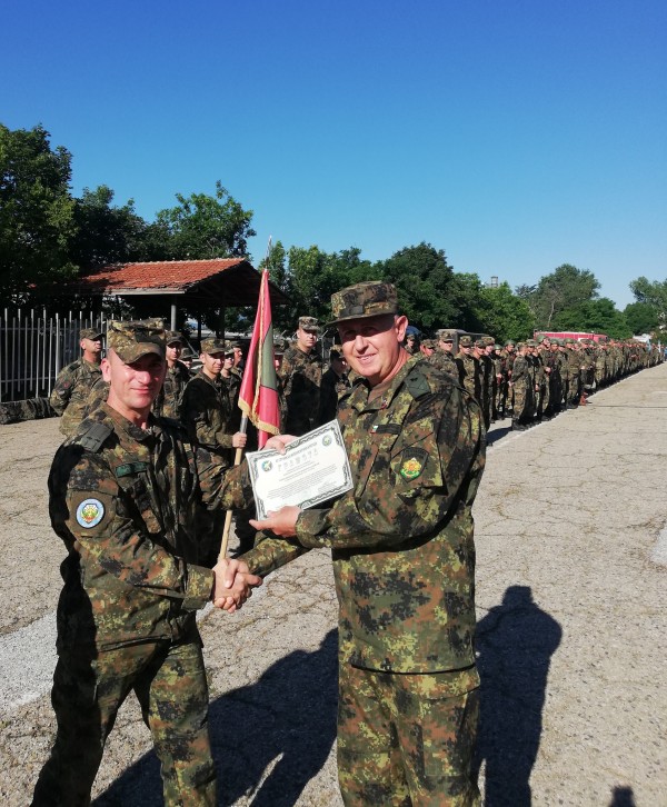 Наградиха военнослужещите, отличени в учения и спортни състезания на бригадата през юни