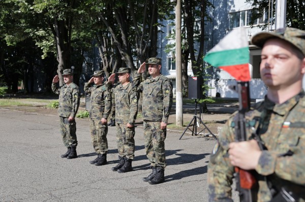 Наградиха военнослужещите, отличени в учения и спортни състезания на бригадата през юни