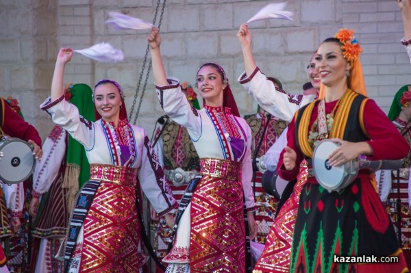 Между девет планини - Ансамбъл ПИРИН в Дамасцена