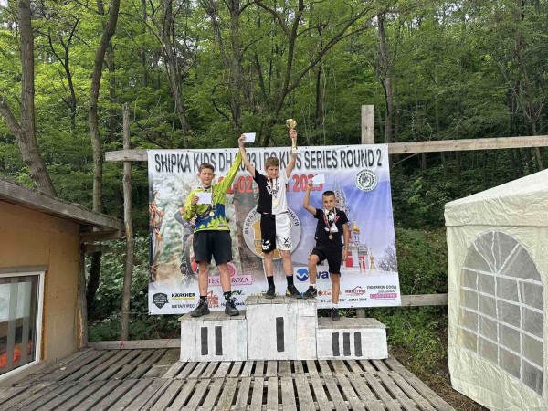 Клубът по маунтин байк „Mountain Riders Shipka” спечели две първи места в надпреварата за „Купа Шипка“