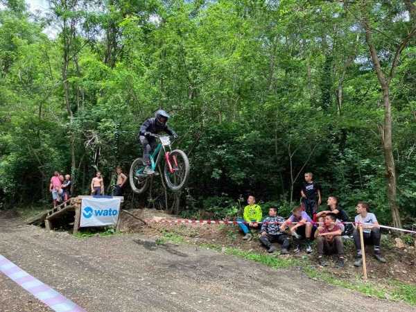 Клубът по маунтин байк „Mountain Riders Shipka” спечели две първи места в надпреварата за „Купа Шипка“