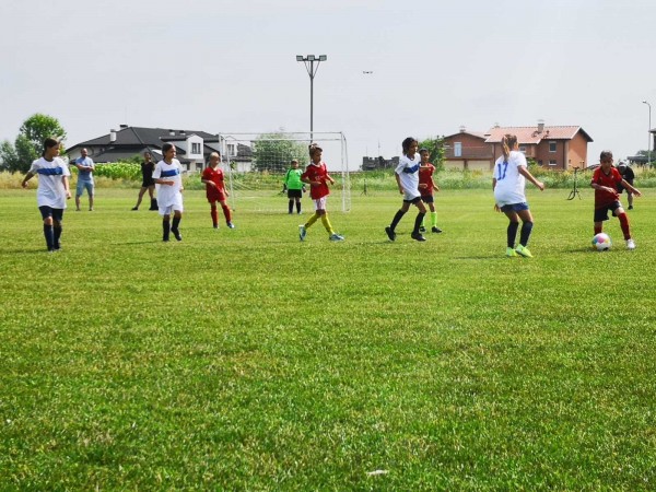 Момичетата от ФК  “Казанлък“ спечелиха купа и медали в първия си официален турнир