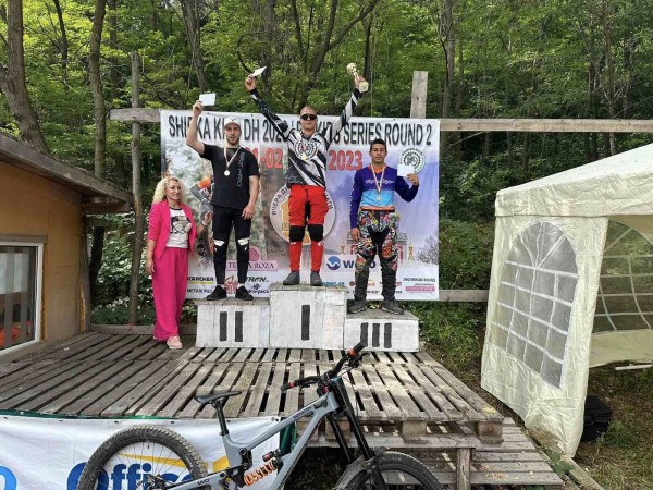 Клубът по маунтин байк „Mountain Riders Shipka” спечели две първи места в надпреварата за „Купа Шипка“