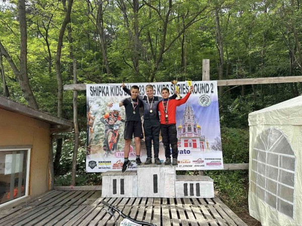 Клубът по маунтин байк „Mountain Riders Shipka” спечели две първи места в надпреварата за „Купа Шипка“