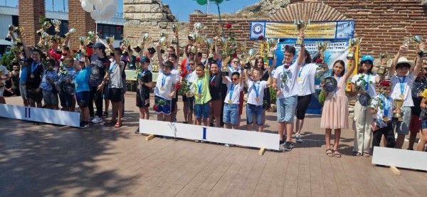 Богомил Дончев от ОУ “Свети Паисий Хилендарски“ спечели купа и златен медал от турнир по математика