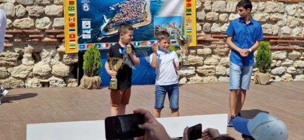 Богомил Дончев от ОУ “Свети Паисий Хилендарски“ спечели купа и златен медал от турнир по математика