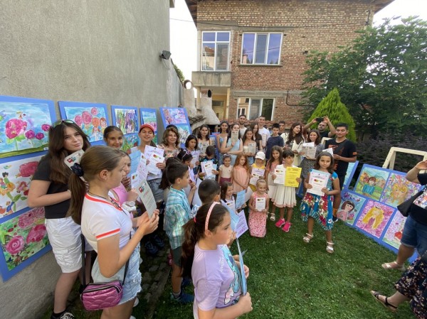 Творческата година на школа “Арт линия“ завърши с изложба 