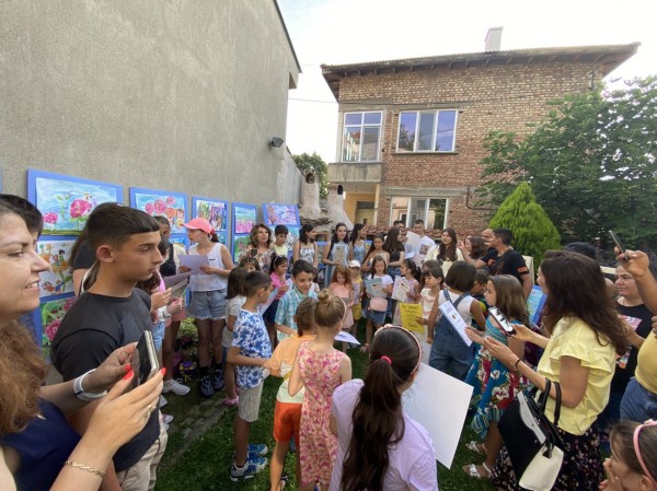 Творческата година на школа “Арт линия“ завърши с изложба 