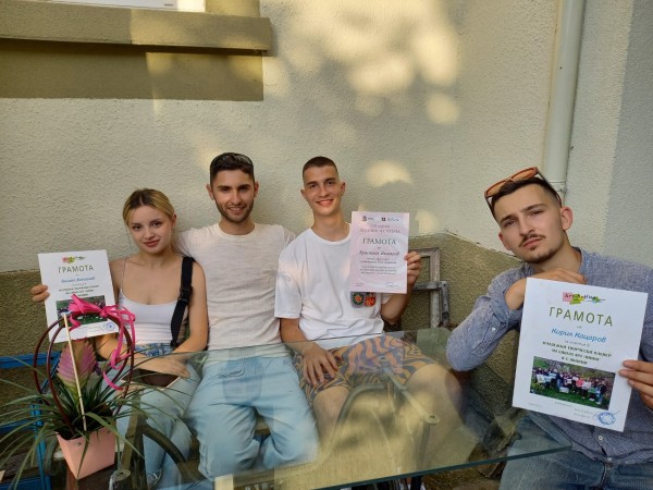 Творческата година на школа “Арт линия“ завърши с изложба 