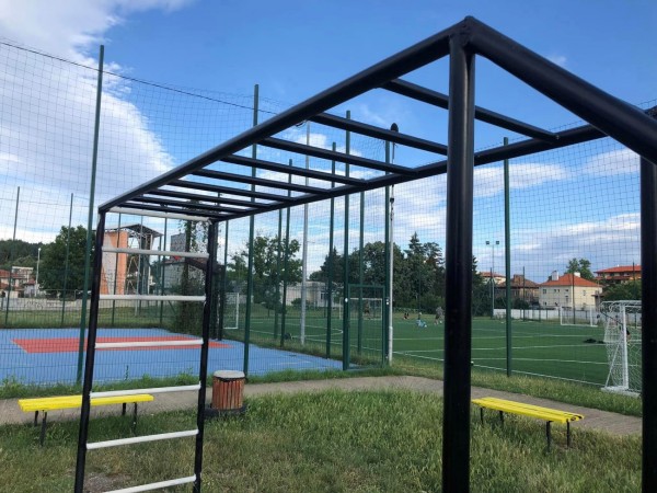 С общи усилия казанлъчани преобразиха спортна площадка