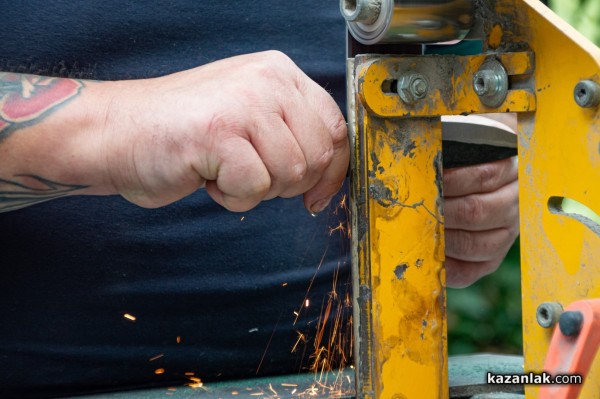 Майстори от цялата страна, представят в Шипка тънкостите на занаята ножарство