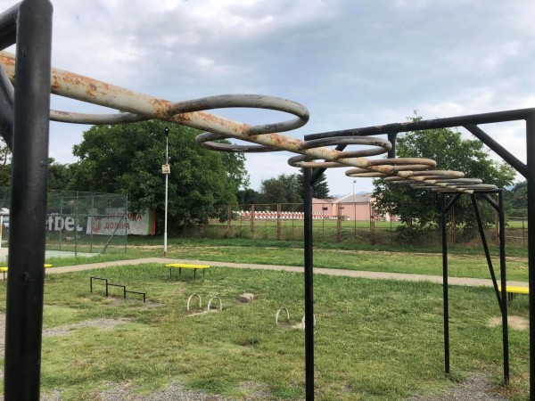 С общи усилия казанлъчани преобразиха спортна площадка