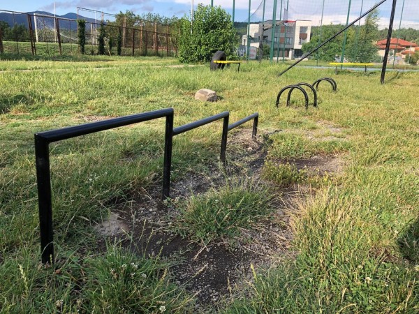 С общи усилия казанлъчани преобразиха спортна площадка