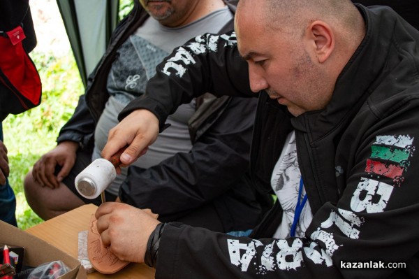 Майстори от цялата страна, представят в Шипка тънкостите на занаята ножарство