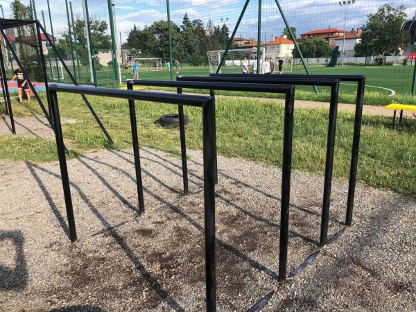 С общи усилия казанлъчани преобразиха спортна площадка