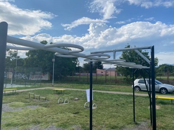 С общи усилия казанлъчани преобразиха спортна площадка