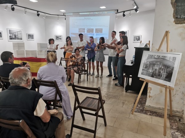 Доброволците от Испания представиха държавата си 