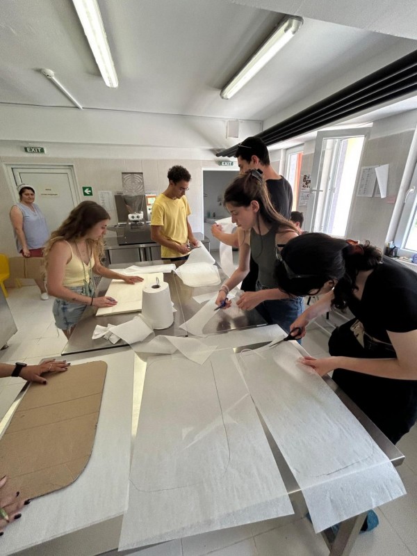 Доброволците на сдружение “Взаимопомощ” помагаха в различни социални услуги