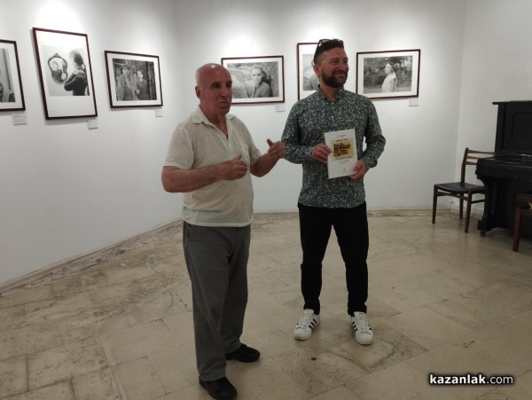 Представиха изложбата  „Звезди на българското кино“ показваща 40 подбрани портрета на обичани български актьори 