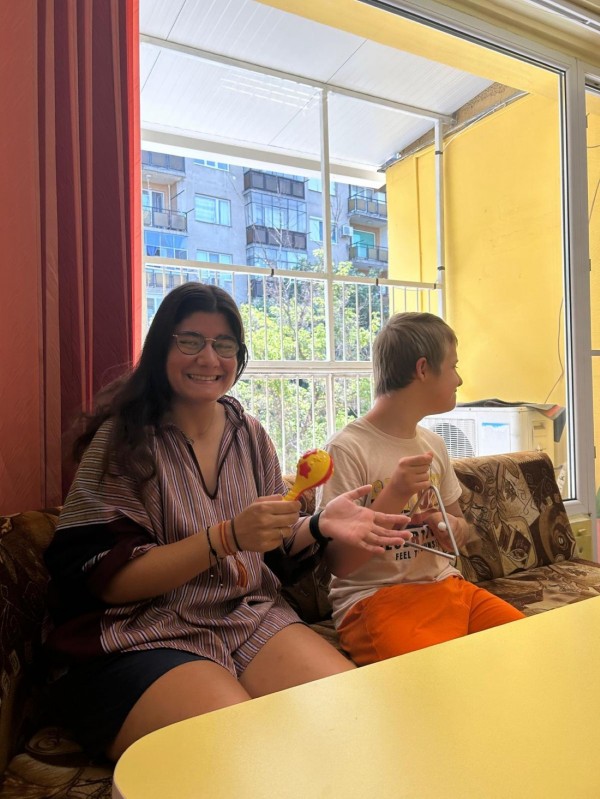 Доброволците на сдружение “Взаимопомощ” помагаха в различни социални услуги