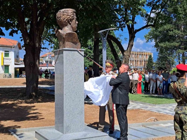 Паметник на Васил Левски откриха в Павел баня / Новини от Казанлък