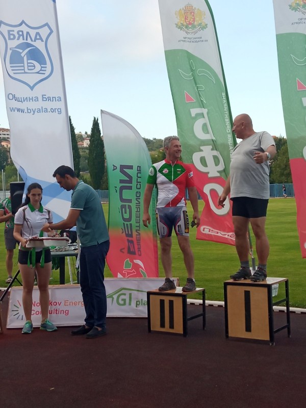 Тежките условия не спряха състезателите ни по колоориентиране да грабнат лидерските места 