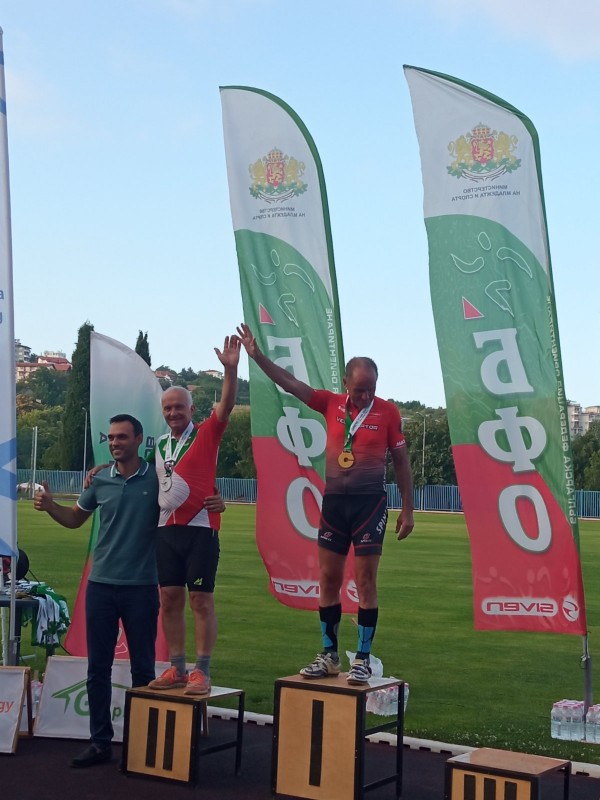 Тежките условия не спряха състезателите ни по колоориентиране да грабнат лидерските места 