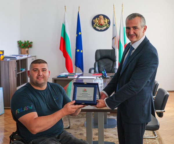 Спортният министър награди казанлъшки спортисти