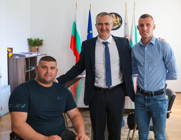 Спортният министър награди казанлъшки спортисти