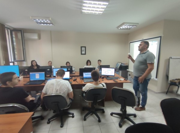 ИКТ Център посреща “новите“ програмисти, изпраща “старите“! 