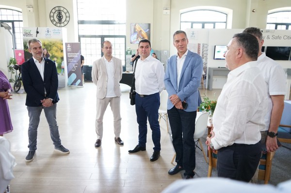 Центърът за дигитална трансформация в Солун отваря врати за българските  общини