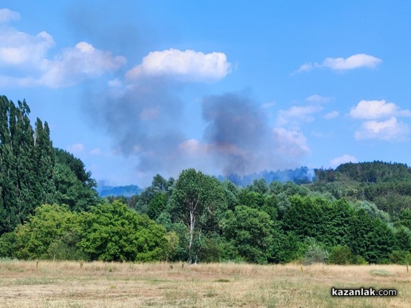 Пожар избухна в местността “Гледката“ на “Тюлбето“ / Обновена 