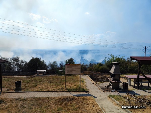 Пожар избухна в местността “Гледката“ на “Тюлбето“ / Обновена 