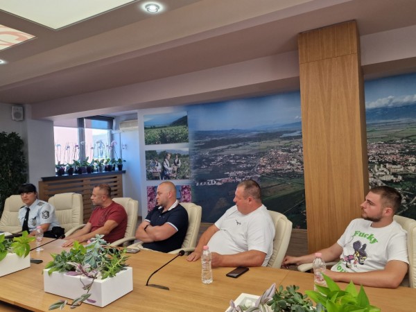 Директорът на ОДМВР - Стара Загора и Кметът на Общината се срещнаха с управители на нощни заведения в Казанлък