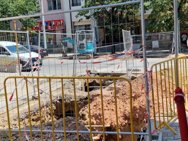 Утре ще бъдат затворени части от ул. “Иван Вазов“ и бул. “Розова долина“ за ден