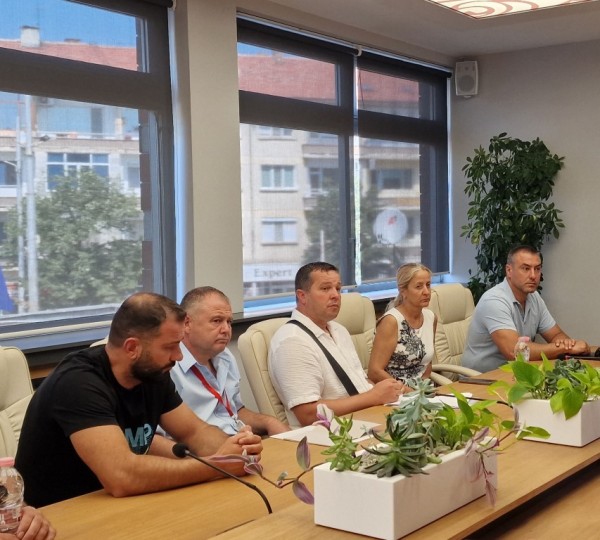 Директорът на ОДМВР - Стара Загора и Кметът на Общината се срещнаха с управители на нощни заведения в Казанлък