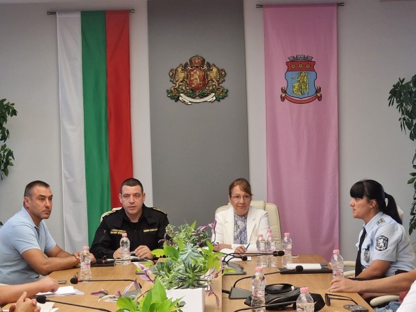 Директорът на ОДМВР - Стара Загора и Кметът на Общината се срещнаха с управители на нощни заведения в Казанлък