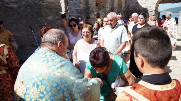 Митрополит Киприан отслужи литургия в Потопената църква