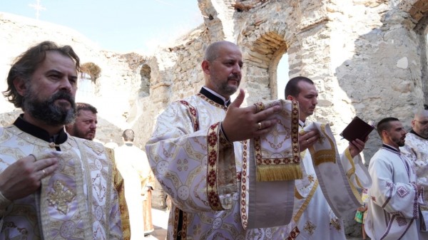 Митрополит Киприан отслужи литургия в Потопената църква