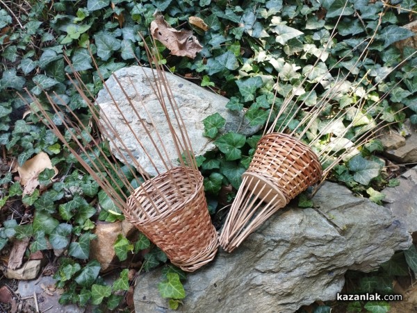 Младежи почерпиха опит и идеи от майстор Станко Киров, един от малкото останали кошничари в страната