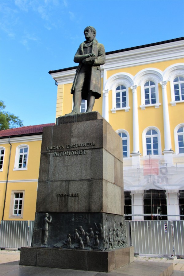 Изложбата „120 години Храм-паметник „Рождество Христово“ гостува в Националния музей на образованието в Габрово