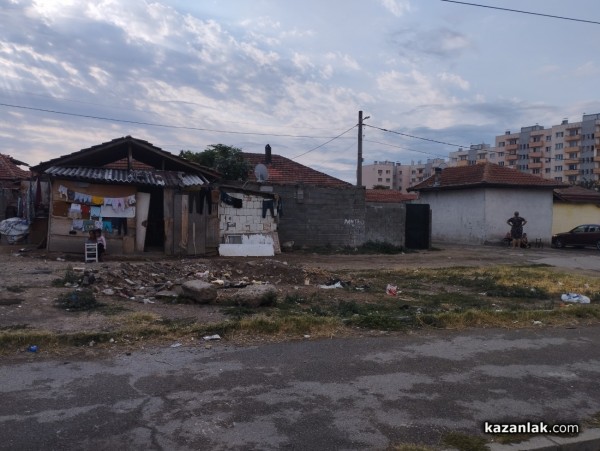 Трима са задържани след сбиване в ромската махала на Казанлък