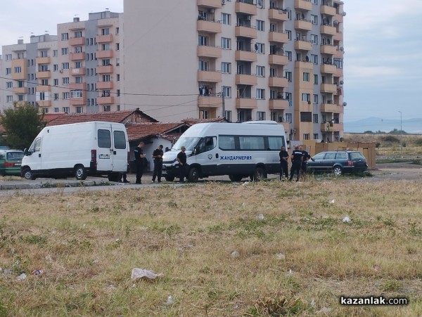 Трима са задържани след сбиване в ромската махала на Казанлък